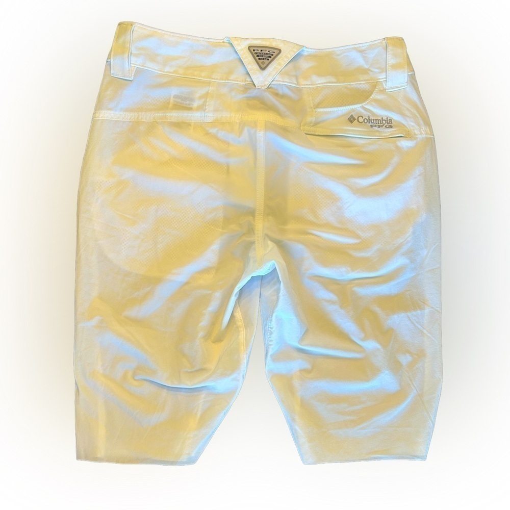 Ladies Columbia PFG White Performance Shorts 11” Hem SZ 4 Boating Fishing Beach